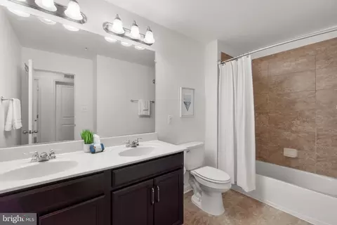 Bath - 665 E Church St #B, Frederick, MD 21701 photo 1 of 2