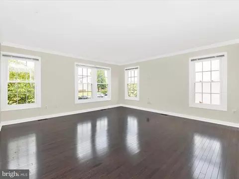 Living - 5317 Duke Ct, Frederick, MD 21703 photo 2 of 9