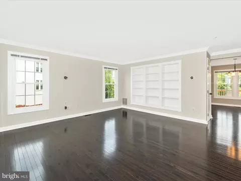 Living - 5317 Duke Ct, Frederick, MD 21703 photo 4 of 9