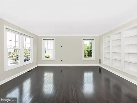 Living - 5317 Duke Ct, Frederick, MD 21703 photo 3 of 9