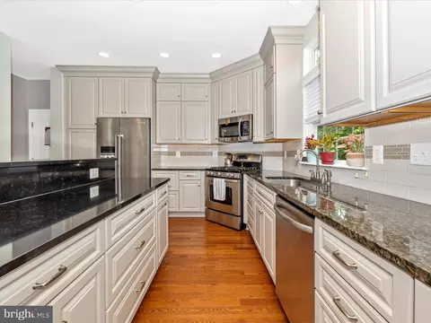 Kitchen - 6470 Saddlebrook Ln, Frederick, MD 21701 photo 4 of 5