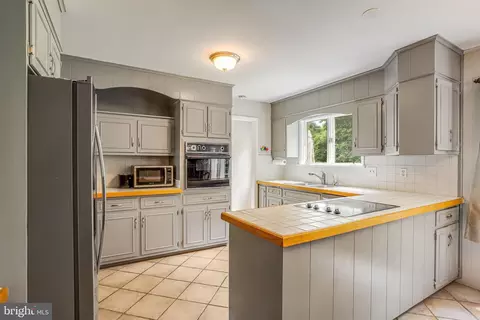 Kitchen - 5813 Meadow Dr, Frederick, MD 21702 photo 3 of 4