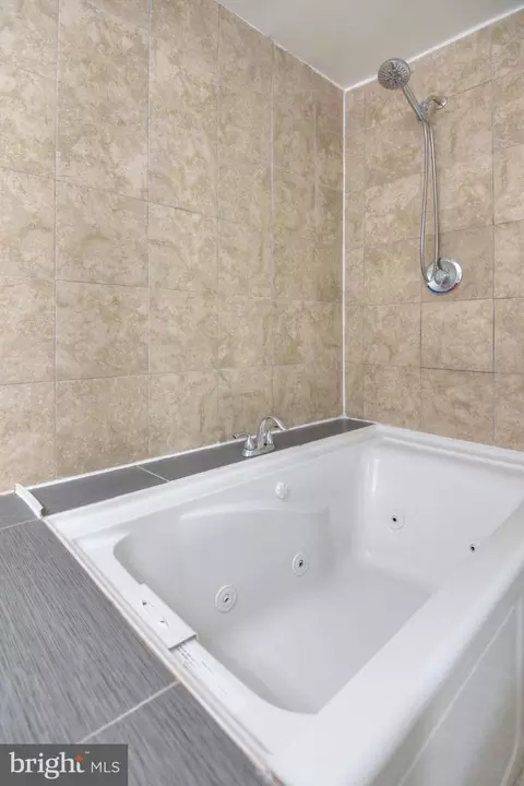 Bath - 29 Consett Pl #5-I, Frederick, MD 21703 photo 3 of 6