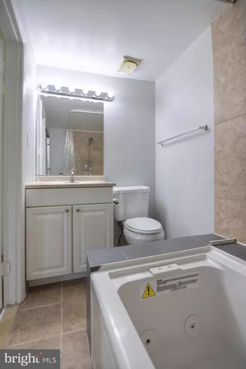Bath - 29 Consett Pl #5-I, Frederick, MD 21703 photo 2 of 6