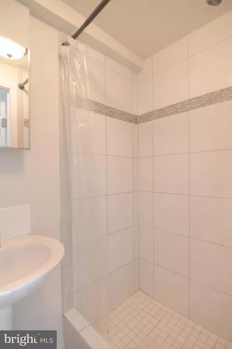 Bath - 29 Consett Pl #5-I, Frederick, MD 21703 photo 5 of 6