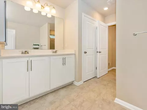 Entry Way - 5809 Zoe Ln, Frederick, MD 21704 photo 5 of 6