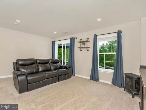 Living - 5809 Zoe Ln, Frederick, MD 21704 photo 3 of 3