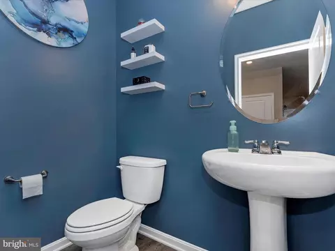 Entry Way - 5809 Zoe Ln, Frederick, MD 21704 photo 3 of 6