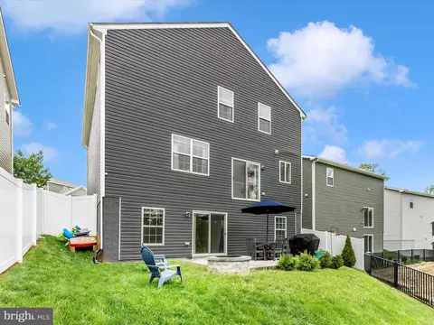 Exterior - 5809 Zoe Ln, Frederick, MD 21704 photo 3 of 14
