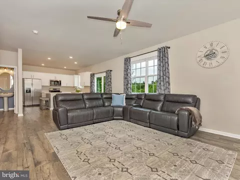 Living - 5809 Zoe Ln, Frederick, MD 21704 photo 2 of 3