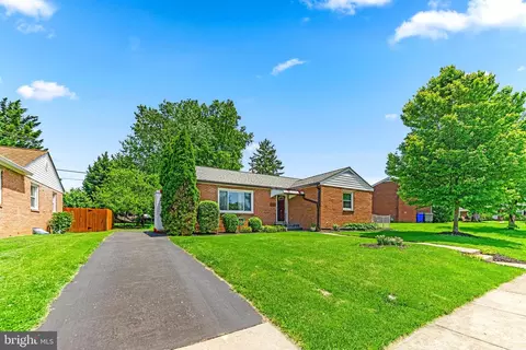 922 Cherokee Trl, Frederick, MD 21701 photo 2