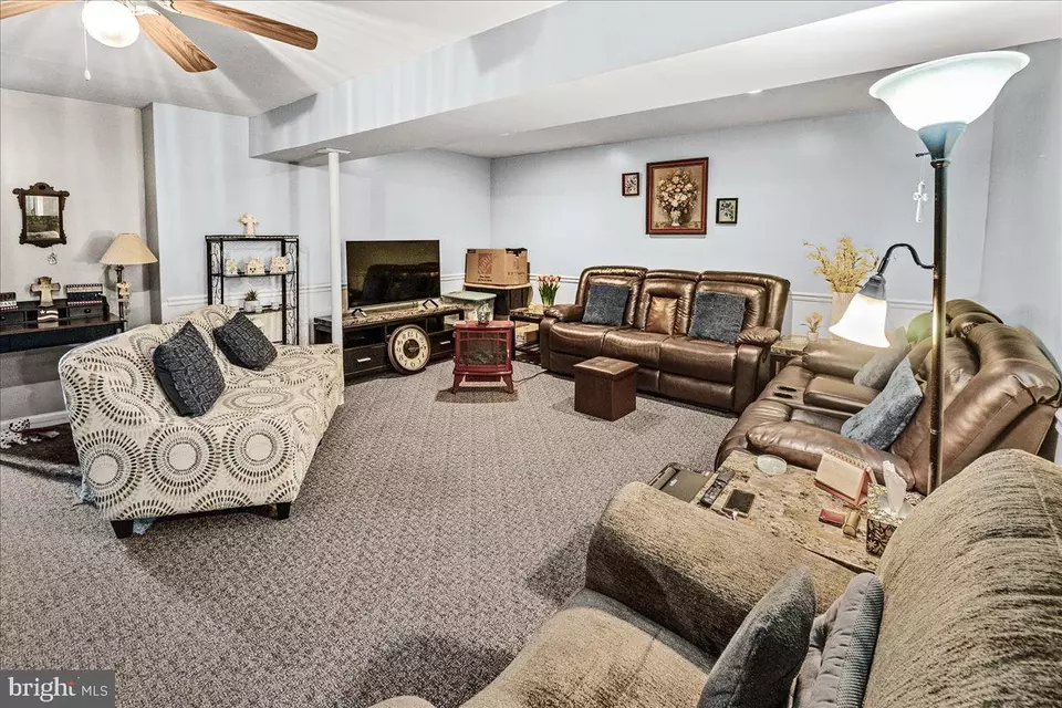 Living - 54 Saddleridge Ct, Myersville, MD 21773 photo 1 of 1