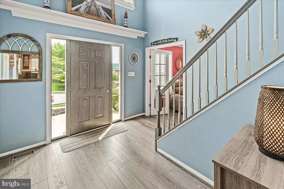 Entry Way - 54 Saddleridge Ct, Myersville, MD 21773 photo 5 of 10