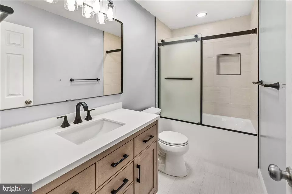 Bath - 54 Saddleridge Ct, Myersville, MD 21773 photo 3 of 5