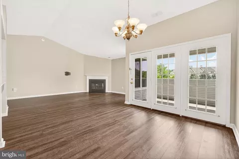 Living - 2125 Wainwright Ct #2C, Frederick, MD 21702 photo 4 of 4