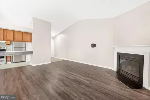 Living - 2125 Wainwright Ct #2C, Frederick, MD 21702 photo 3 of 4