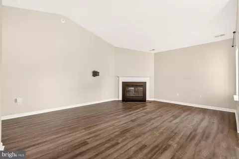 Living - 2125 Wainwright Ct #2C, Frederick, MD 21702 photo 2 of 4