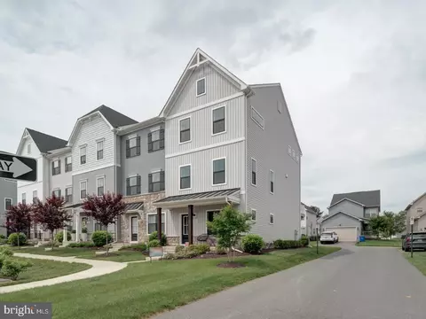 1302 Pedigree St, Frederick, MD 21702 photo 2