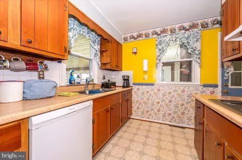 Kitchen - 6109 Ford Rd, Frederick, MD 21702 photo 4 of 6