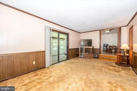 Living - 6109 Ford Rd, Frederick, MD 21702 photo 3 of 4