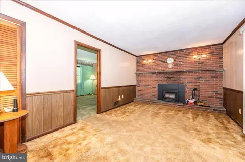 Living - 6109 Ford Rd, Frederick, MD 21702 photo 2 of 4