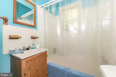 Bath - 6109 Ford Rd, Frederick, MD 21702 photo 5 of 5