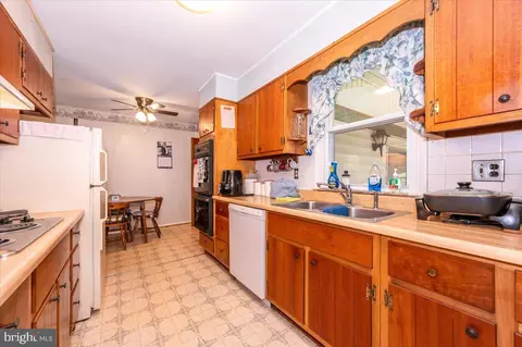 Kitchen - 6109 Ford Rd, Frederick, MD 21702 photo 6 of 6