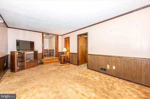 Living - 6109 Ford Rd, Frederick, MD 21702 photo 4 of 4