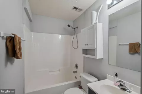Bath - 7140 Ladd Cir, Frederick, MD 21703 photo 2 of 2