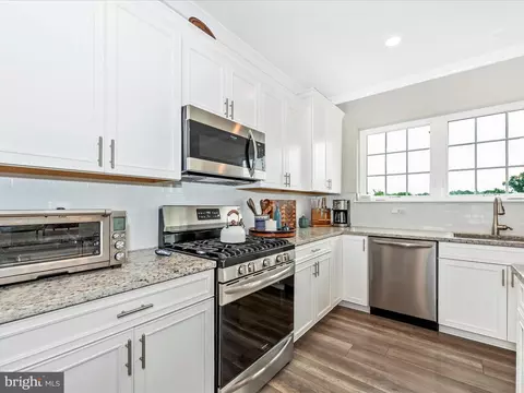 Kitchen - 1426 Clingmans Dome Dr, Frederick, MD 21702 photo 4 of 9