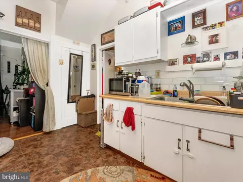Entry Way - 21 E A St, Brunswick, MD 21716 photo 3 of 5