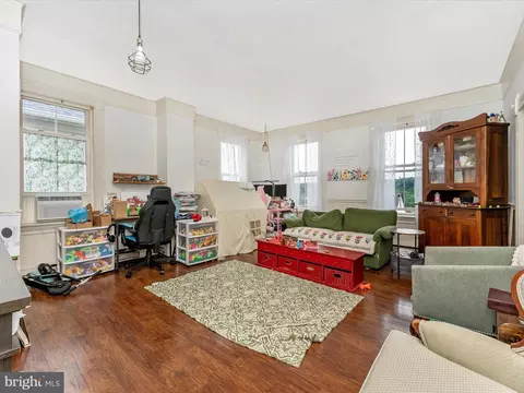 Living - 21 E A St, Brunswick, MD 21716 photo 4 of 6