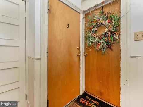 Entry Way - 21 E A St, Brunswick, MD 21716 photo 1 of 5