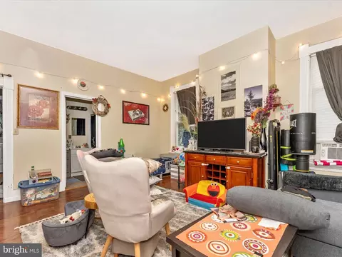 Living - 21 E A St, Brunswick, MD 21716 photo 1 of 6