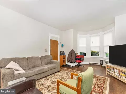 Living - 21 E A St, Brunswick, MD 21716 photo 3 of 6