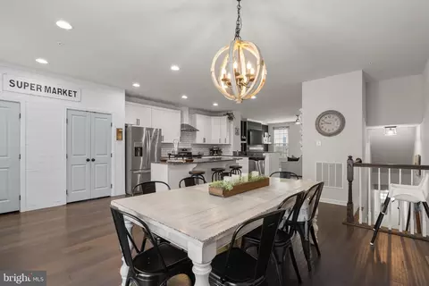 Entry Way - 6325 Posey St, Frederick, MD 21703 photo 4 of 7