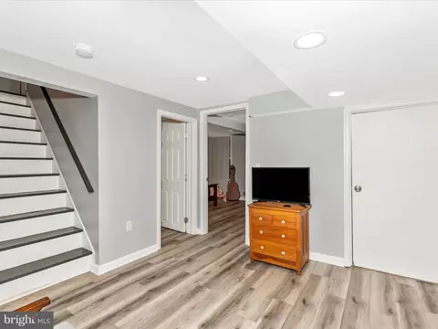 Entry Way - 5421 Bartonsville Rd, Frederick, MD 21704 photo 2 of 2
