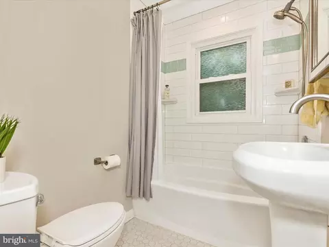 Bath - 5421 Bartonsville Rd, Frederick, MD 21704 photo 1 of 3