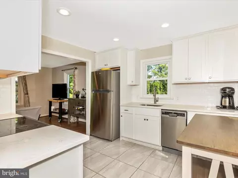 Kitchen - 5421 Bartonsville Rd, Frederick, MD 21704 photo 5 of 5