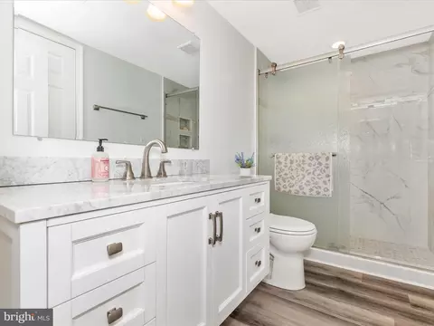 Bath - 5421 Bartonsville Rd, Frederick, MD 21704 photo 2 of 3