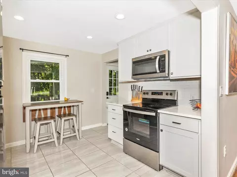 Kitchen - 5421 Bartonsville Rd, Frederick, MD 21704 photo 2 of 5