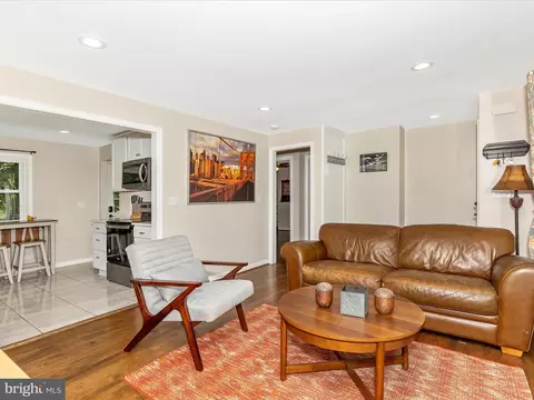 Living - 5421 Bartonsville Rd, Frederick, MD 21704 photo 2 of 3