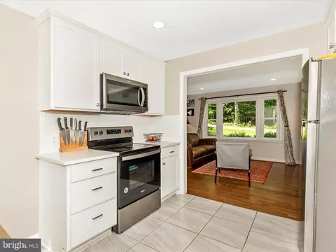 Kitchen - 5421 Bartonsville Rd, Frederick, MD 21704 photo 4 of 5
