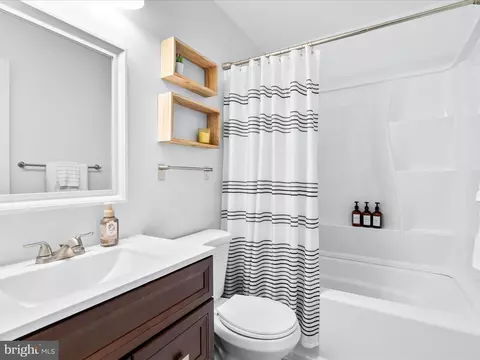 Bath - 2116 Bristol Dr #16, Frederick, MD 21702 photo 3 of 3