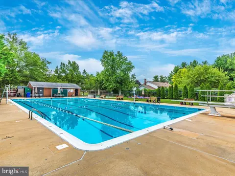 Exterior - 8013 Meadowview Dr, Frederick, MD 21702 photo 17 of 19