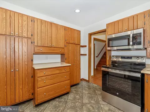 Kitchen - 8013 Meadowview Dr, Frederick, MD 21702 photo 4 of 5