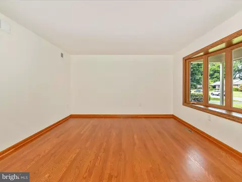 Living - 8013 Meadowview Dr, Frederick, MD 21702 photo 3 of 10