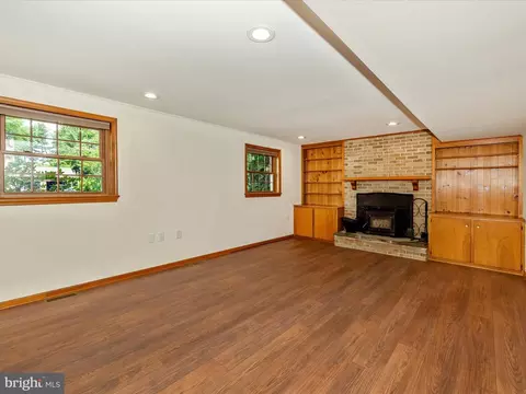 Living - 8013 Meadowview Dr, Frederick, MD 21702 photo 7 of 10