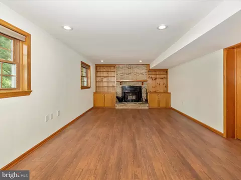 Living - 8013 Meadowview Dr, Frederick, MD 21702 photo 8 of 10