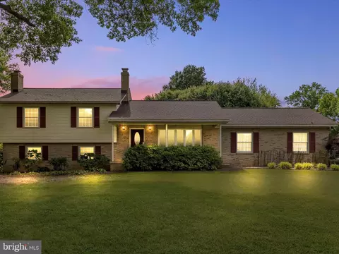 Exterior - 8013 Meadowview Dr, Frederick, MD 21702 photo 2 of 19